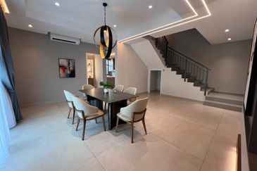 CLUB HOUSE Double Storey Semi D Gated Guarded 35 x 70 nr Ayer Keroh Bemban Melaka