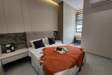 4 mins to SPA Highway Gated Double Storey House nr Cheng Melaka Town