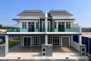 Freehold Hot Selling Cheng Gated Guarded Double Storey House nr Bertam Cheng Tanjung Minyak Melaka
