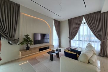 No Balcony Gated Guarded Fully Extended Double Storey House nr Ayer Keroh MITC Melaka