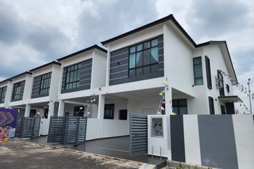No Balcony Gated Guarded Fully Extended Double Storey House nr Ayer Keroh MITC Melaka