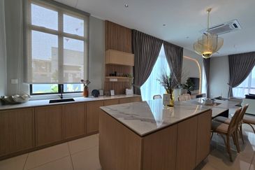 No Balcony Gated Guarded Fully Extended Double Storey House nr Ayer Keroh MITC Melaka