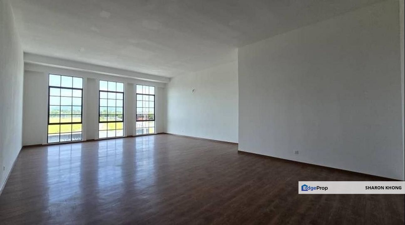 WHITTEN eco majestic facing mainroad first floor , Selangor, Semenyih