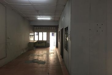  SHOP LOT  WANT TO RENT AT TAMAN BUNGA BLOSOM, RASAH JAYA, RAHANG 