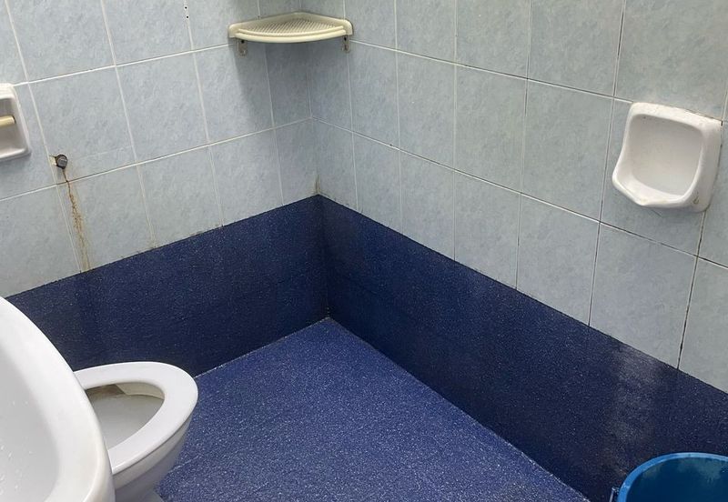  Rumah Teres Satu Tingkat  dalam keadaan bagus dan cantik  Ingin sewa di Taman Bukit Kelisa Permai bandat Seremban. Sekeliling ada Sekolah SMK. 