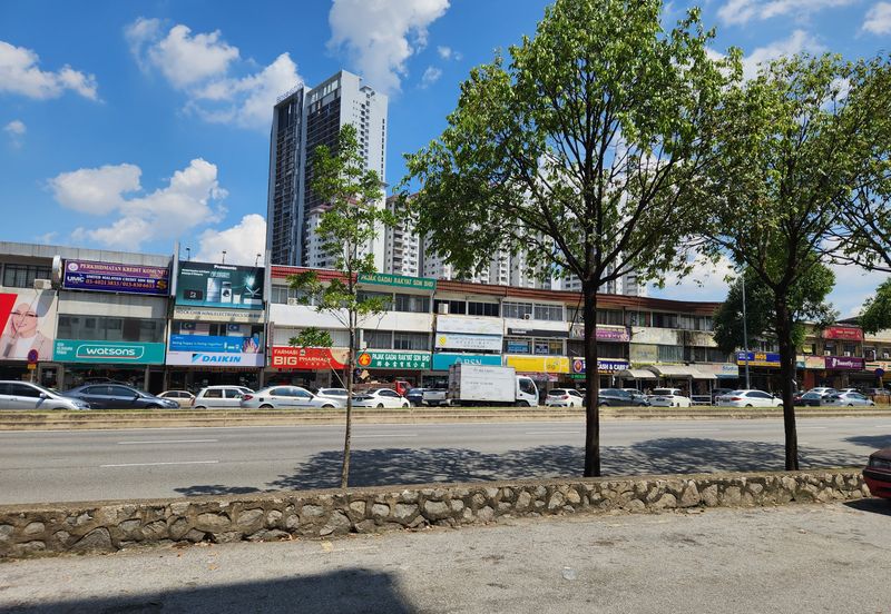 Walking distance Banks & Malls. Facing jln genting klang. Good for business