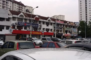 Walking distance Banks & Malls. Facing jln genting klang. Good for business