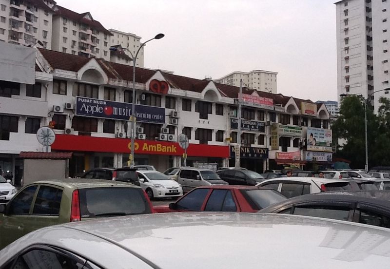 Walking distance Banks & Malls. Facing jln genting klang. Good for business
