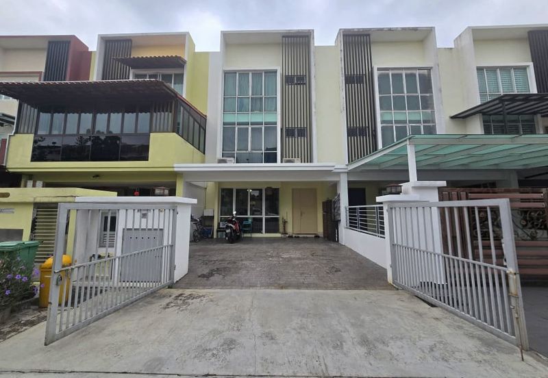 BATU CAVES/FACING OPEN 3 STOREY TERRACE FOR SALE/WELL MAINTAINED UNIT/SELANGOR/BUMI LOT LEASEHOLD/GOMBAK