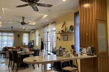 Bandar Sungai Long Bukit Sungai Long 1 End Lot Facing Main Road Below Market For Sale