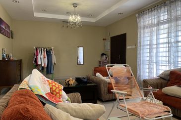 Bandar Sungai Long Bukit Sungai Long 1 End Lot Facing Main Road Below Market For Sale