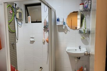 Bandar Sungai Long Bukit Sungai Long 1 End Lot Facing Main Road Below Market For Sale