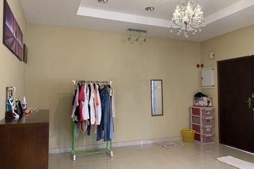 Bandar Sungai Long Bukit Sungai Long 1 End Lot Facing Main Road Below Market For Sale