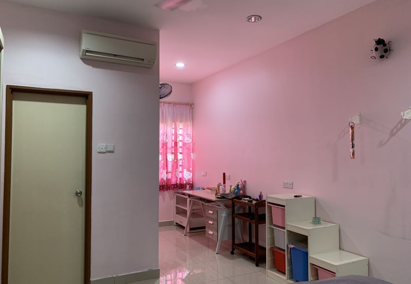 Bandar Sungai Long Bukit Sungai Long 1 End Lot Facing Main Road Below Market 10 ft Extra Land 35 X 70 