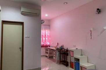 Bandar Sungai Long Bukit Sungai Long 1 End Lot Facing Main Road Below Market 10 ft Extra Land 35 X 70 