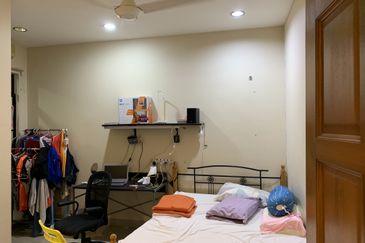 Bandar Sungai Long Bukit Sungai Long 1 End Lot Facing Main Road Below Market 10 ft Extra Land 35 X 70 