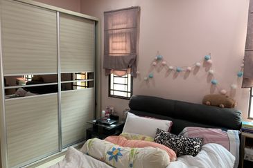 Bandar Sungai Long Bukit Sungai Long 1 End Lot Facing Main Road Below Market 10 ft Extra Land 35 X 70 