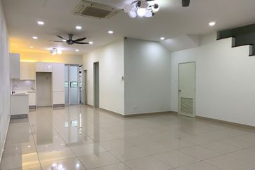 Bukit Sungai Long 3 Exclusive Top Hill  25 x 75   2 sty Superlink Kitchen Fully Extended Gated & Guarded