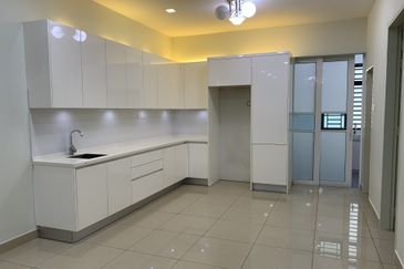 Bukit Sungai Long 3 Exclusive Top Hill  25 x 75   2 sty Superlink Kitchen Fully Extended Gated & Guarded