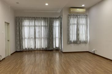 Bukit Sungai Long 3 Exclusive Top Hill  25 x 75   2 sty Superlink Kitchen Fully Extended Gated & Guarded