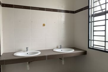 Bukit Sungai Long 3 Exclusive Top Hill  25 x 75   2 sty Superlink Kitchen Fully Extended Gated & Guarded