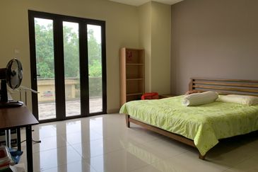 SL 4, Bandar Sungai Long