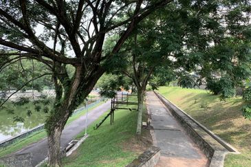 SL 4, Bandar Sungai Long