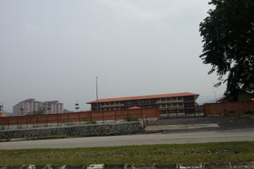 Fully Renovated 2 sty Terrace House 24 x 75 Hot Area Bandar Sungai Long SL 4 Easy Access to Highway For Sale 