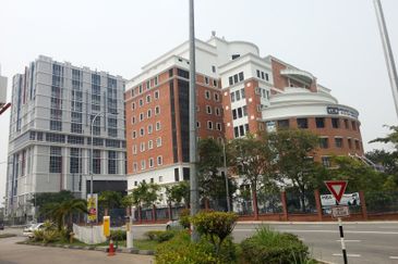 SL 8, Bandar Sungai Long