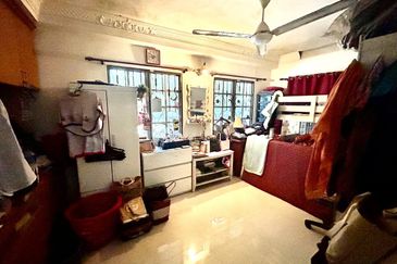 Bank value 1.5mil Bandar Tasik Selatan Sungai Besi kl Facing open Corner Lot Double Storey for sale