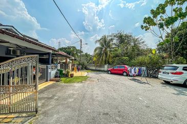 AU 1 (Datuk Keramat)