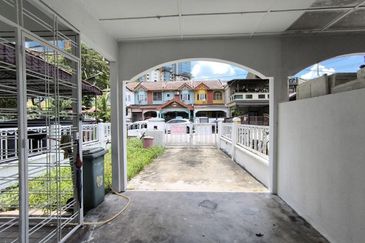 Open title Double Storey Bandar Tasik Selatan Kuala lumpur