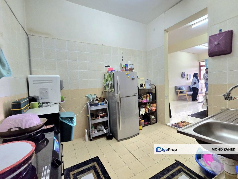 Huge unit in Dato Ahmad Razali Area Pangsapuri Permai Putera Ampang for Sale, Selangor, Ampang