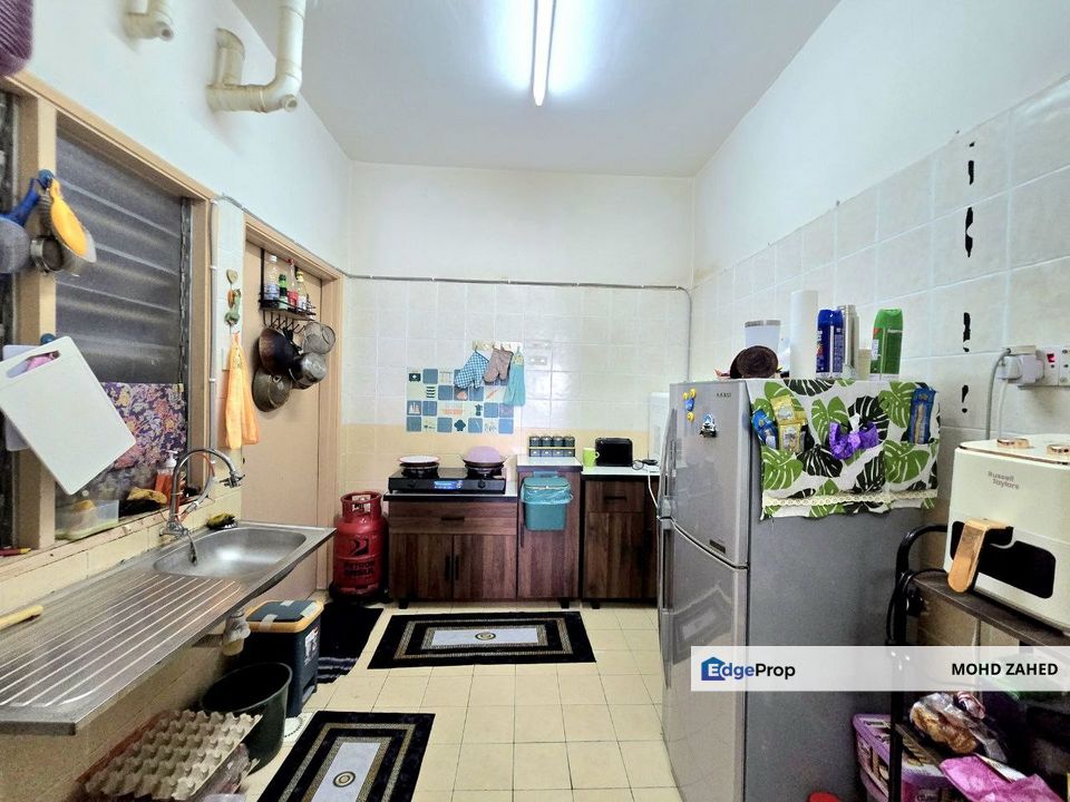 Huge unit in Dato Ahmad Razali Area Pangsapuri Permai Putera Ampang for Sale, Selangor, Ampang