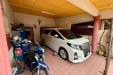 AU 1 (Datuk Keramat)