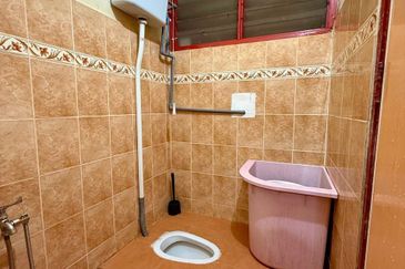 AU 1 (Datuk Keramat)