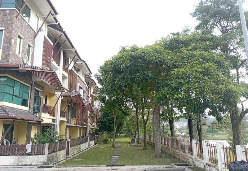 Avenue 2, Lake Valley