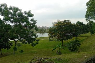 Avenue 2, Lake Valley