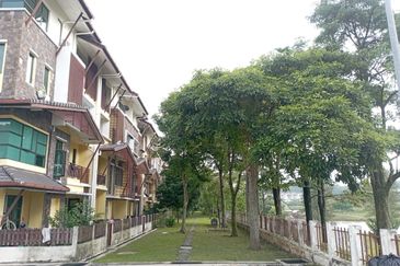 Avenue 2, Lake Valley