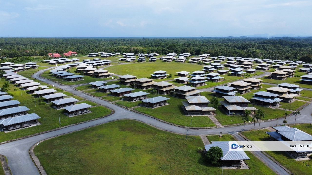 Samarahan Spacious Wooden Double Storey Detached / Bungalow for Sale, Sarawak, Kota Samarahan