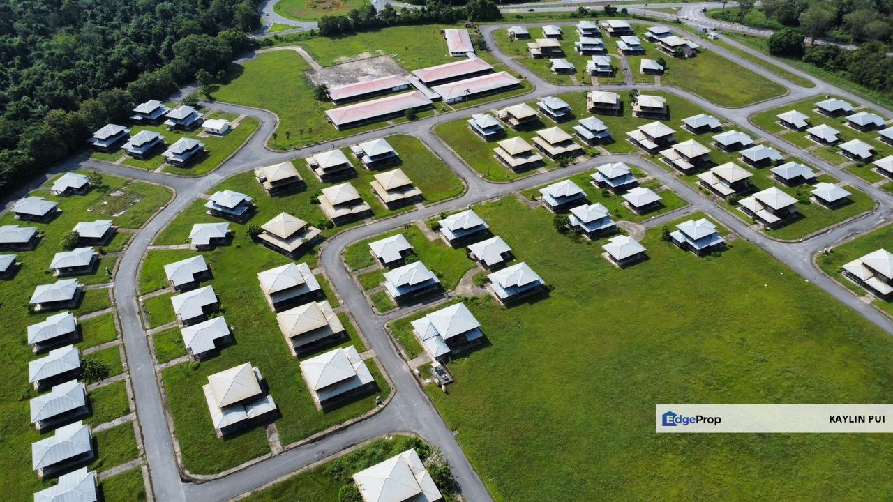 Samarahan Spacious Wooden Double Storey Detached / Bungalow for Sale, Sarawak, Kota Samarahan