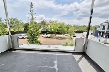 Horizon Hills @ The Green Double Storey Terrace House For Salee