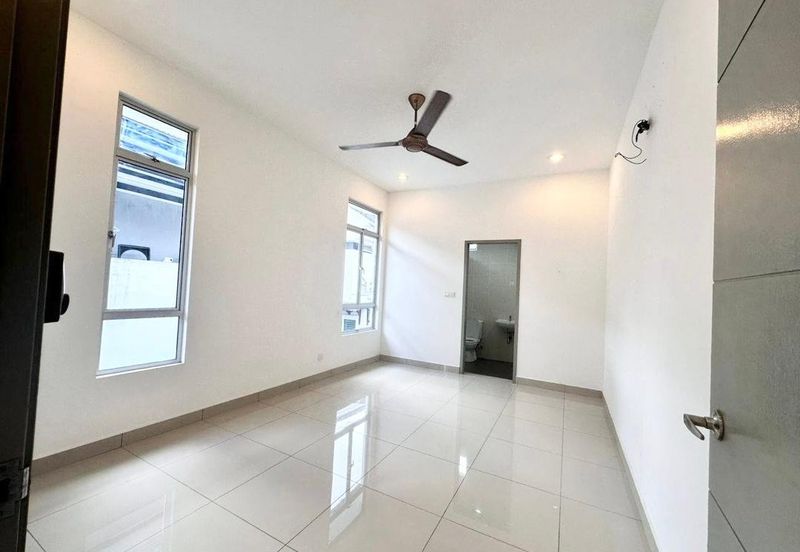 The Green @ Horizon Hills 2 Storey Terrace House (End Lot) For Salee