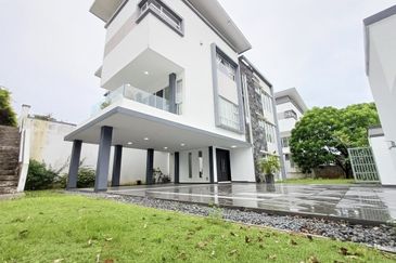 The Hills @ Horizon Hills! 3 Storey Bungalow House (Corner Lot) For Sale