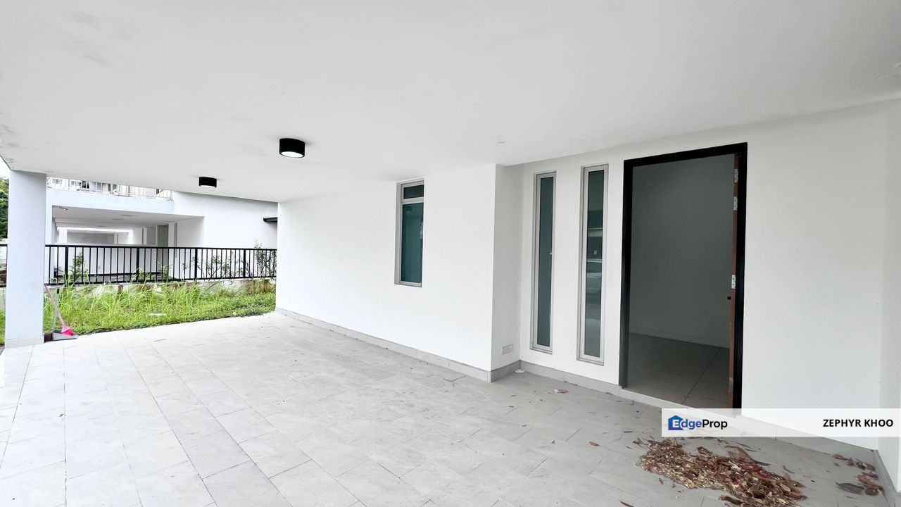 Taman Nusa Idaman - Double Storey Semi Detached House 5 Bedrooms For Sale Now, Johor, 