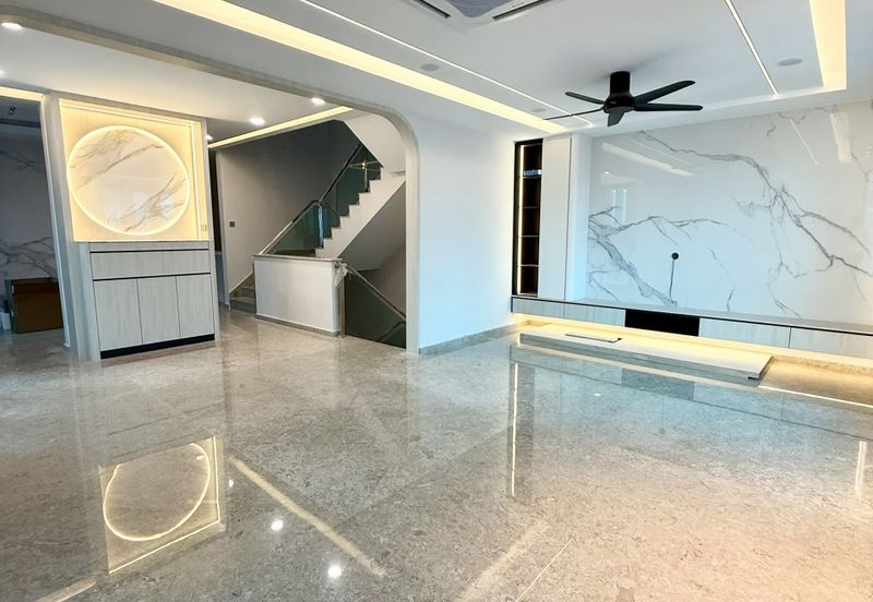 The Gateway @ Horizon Hills 2.5 Storey Cluster House For Sale Now!