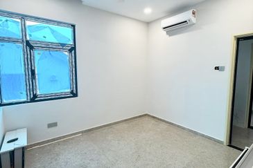 The Gateway @ Horizon Hills 2.5 Storey Cluster House For Sale Now!