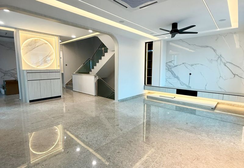 The Gateway @ Horizon Hills 2.5 Storey Cluster House For Sale Now!