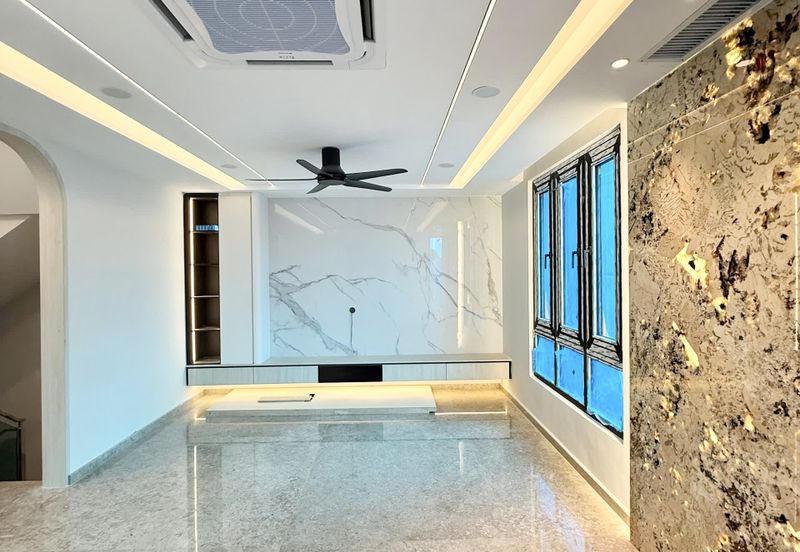 The Gateway @ Horizon Hills 2.5 Storey Cluster House For Sale Now!