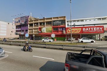 Shop at Petaling Jaya (Facing Highway)